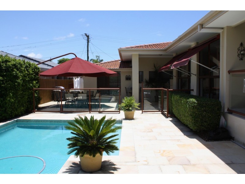 38 Kalimna Drive, Broadbeach Waters QLD 4218