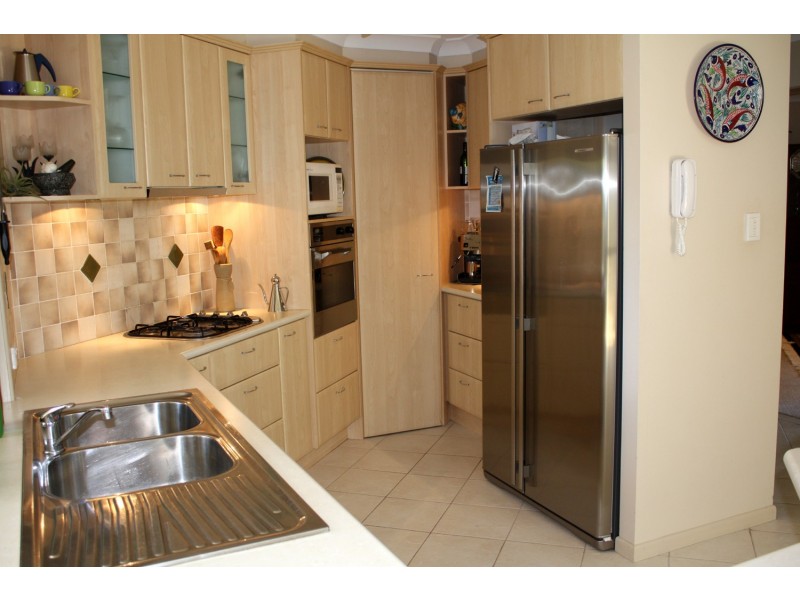 38 Kalimna Drive, Broadbeach Waters QLD 4218