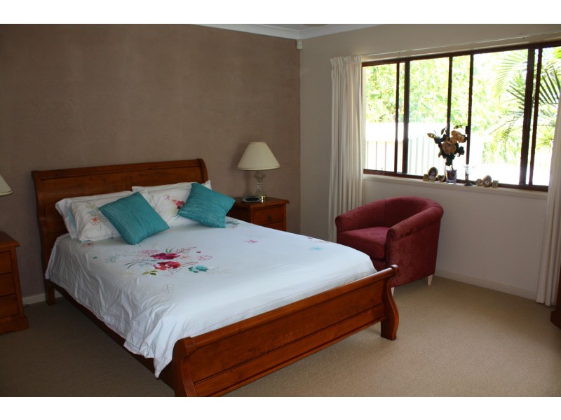 38 Kalimna Drive, Broadbeach Waters QLD 4218