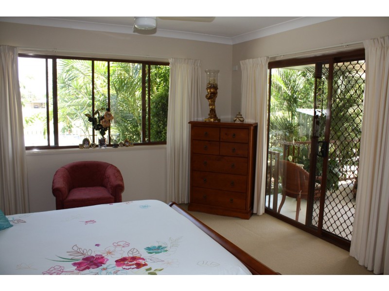 38 Kalimna Drive, Broadbeach Waters QLD 4218