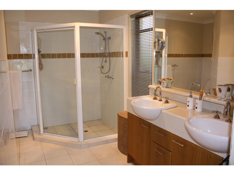 38 Kalimna Drive, Broadbeach Waters QLD 4218