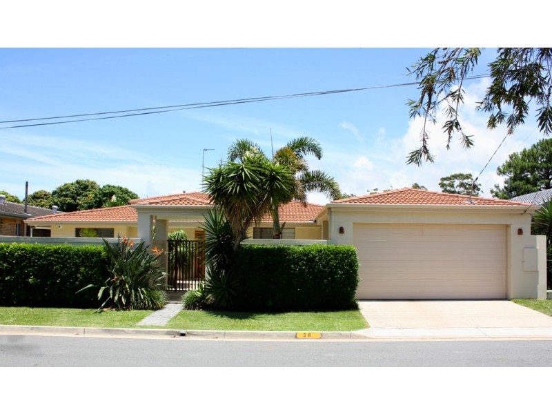 38 Kalimna Drive, Broadbeach Waters QLD 4218