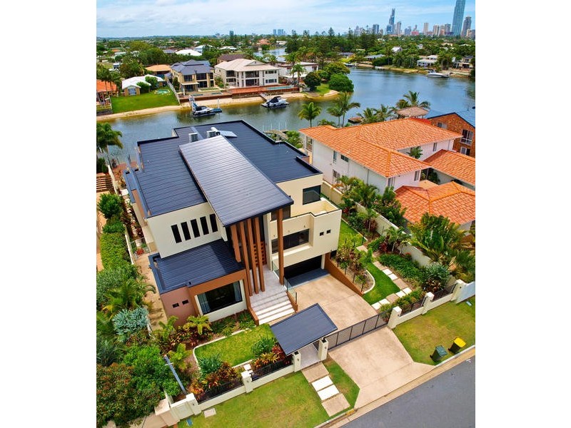 27 Andrea Avenue, Broadbeach Waters QLD 4218