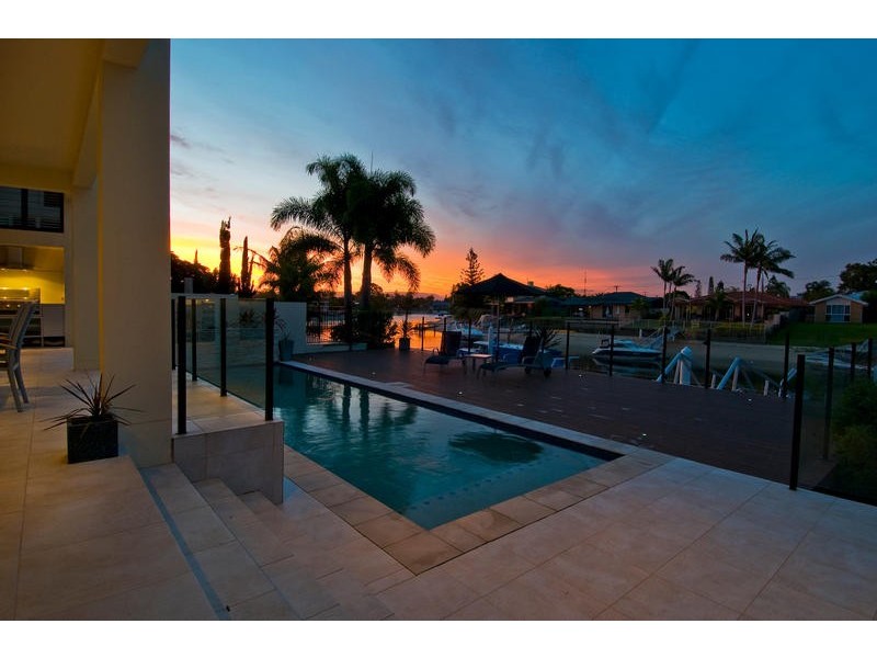 27 Andrea Avenue, Broadbeach Waters QLD 4218