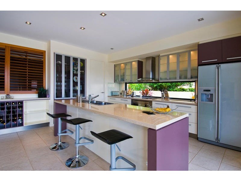 27 Andrea Avenue, Broadbeach Waters QLD 4218