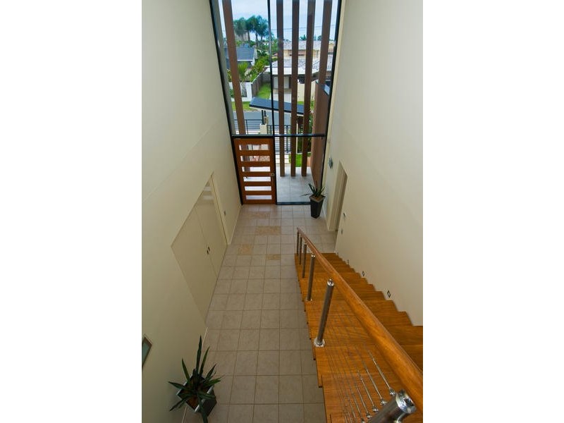 27 Andrea Avenue, Broadbeach Waters QLD 4218