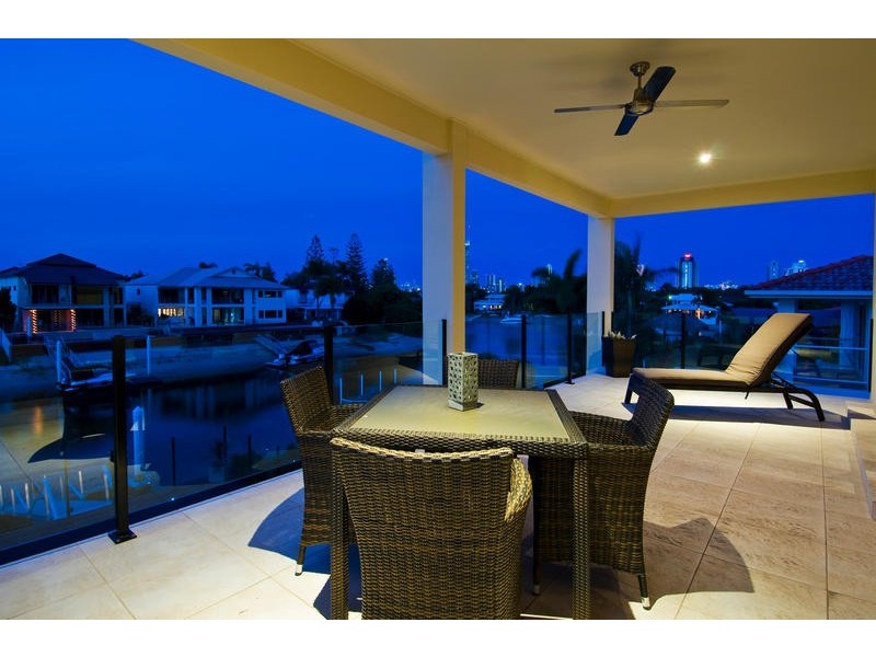 27 Andrea Avenue, Broadbeach Waters QLD 4218