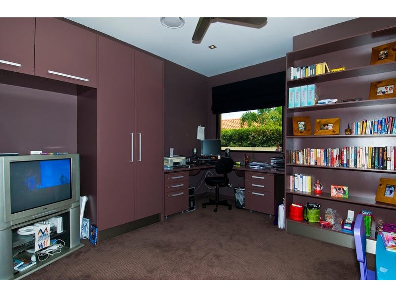 27 Andrea Avenue, Broadbeach Waters QLD 4218