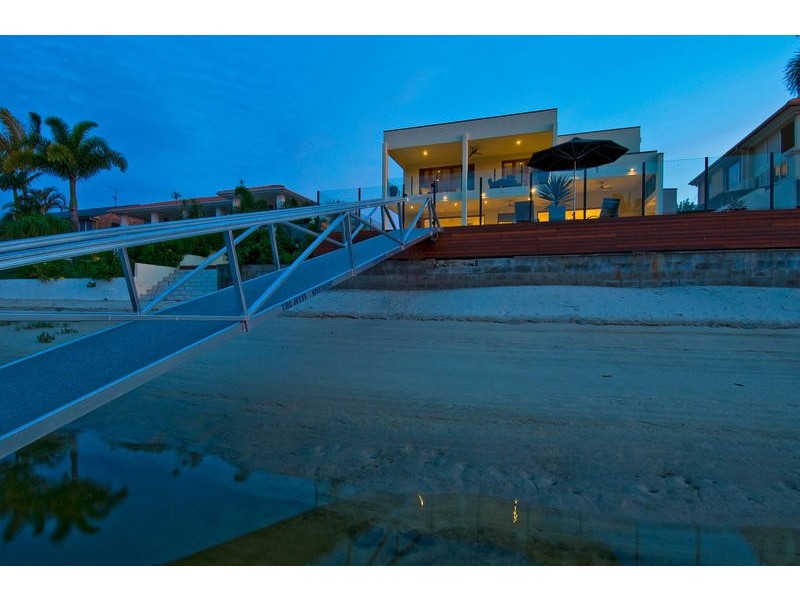 27 Andrea Avenue, Broadbeach Waters QLD 4218