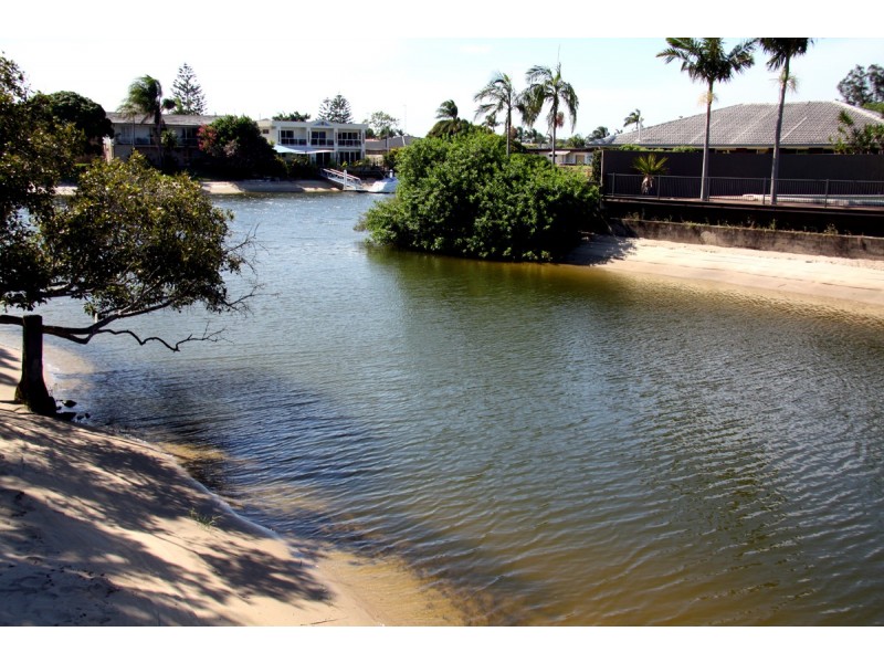 13 Poinciana Blvd, Broadbeach Waters QLD 4218