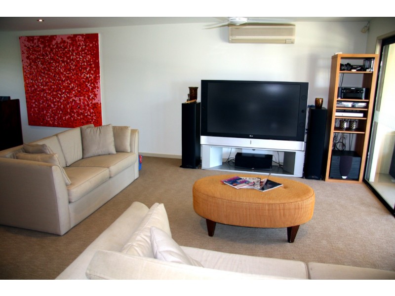 13 Poinciana Blvd, Broadbeach Waters QLD 4218