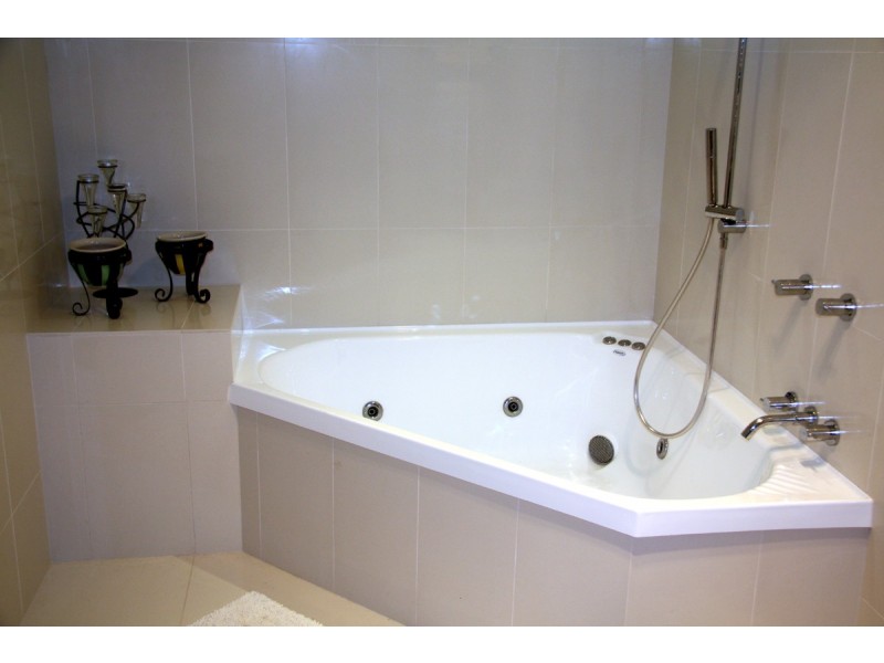 13 Poinciana Blvd, Broadbeach Waters QLD 4218