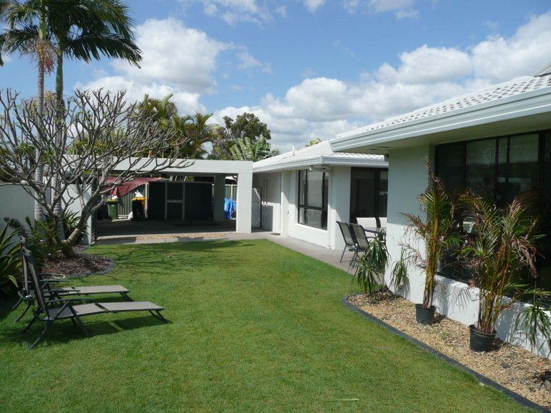 1 Normanby St, Mermaid Waters QLD 4218