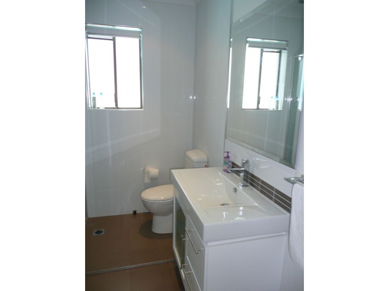 1 Normanby St, Mermaid Waters QLD 4218