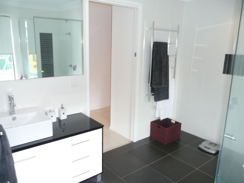 1 Normanby St, Mermaid Waters QLD 4218