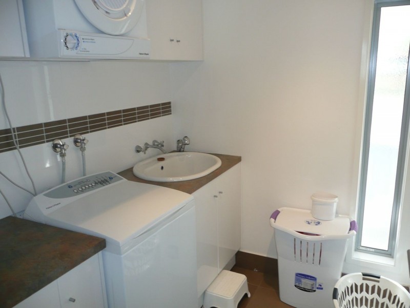 1 Normanby St, Mermaid Waters QLD 4218