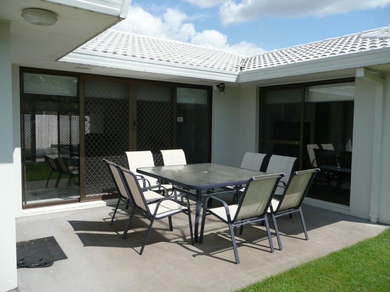 1 Normanby St, Mermaid Waters QLD 4218