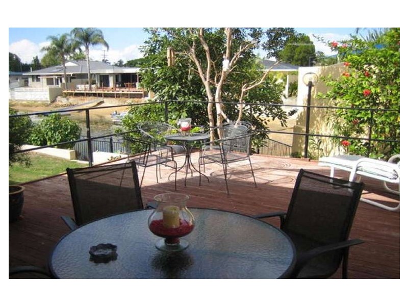 2 Monte Vista Court, Broadbeach Waters QLD 4218