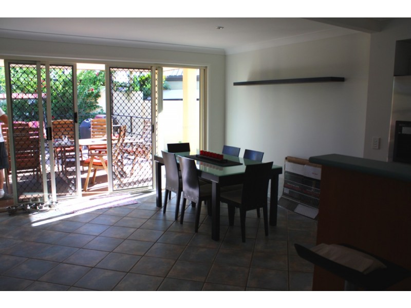 2 Monte Vista Court, Broadbeach Waters QLD 4218