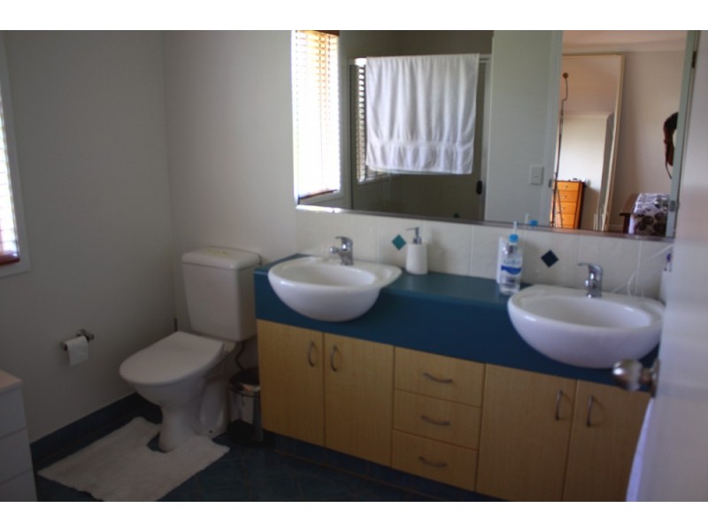 2 Monte Vista Court, Broadbeach Waters QLD 4218