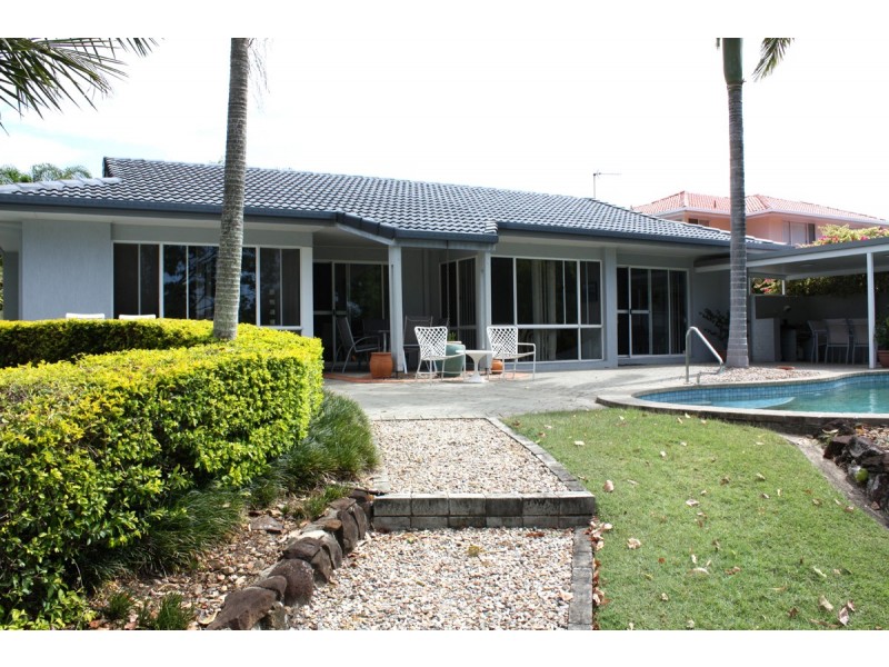 71 Santa Cruz Blvd, Clear Island Waters QLD 4226