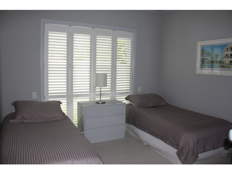 71 Santa Cruz Blvd, Clear Island Waters QLD 4226