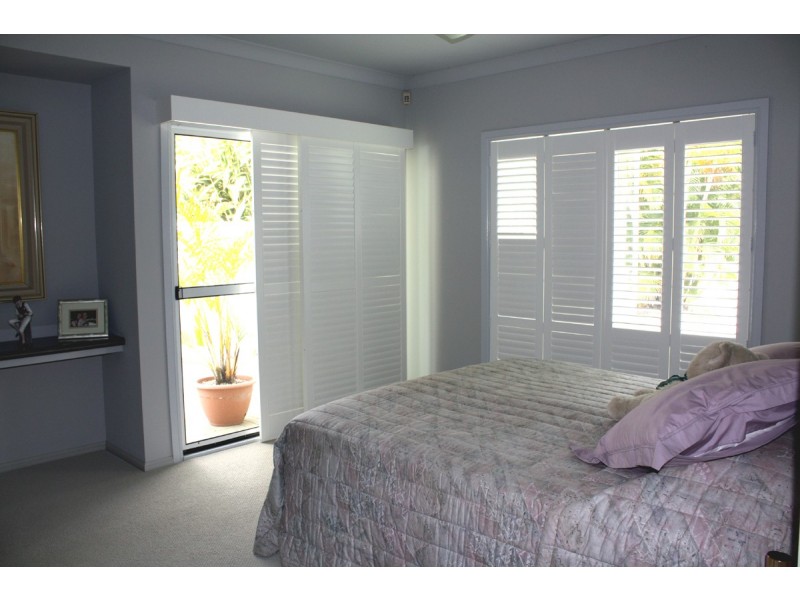 71 Santa Cruz Blvd, Clear Island Waters QLD 4226