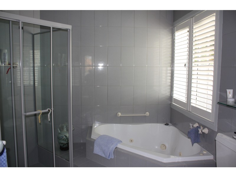 71 Santa Cruz Blvd, Clear Island Waters QLD 4226