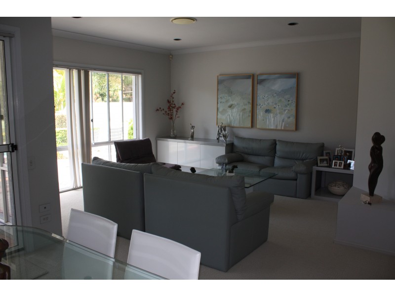 71 Santa Cruz Blvd, Clear Island Waters QLD 4226