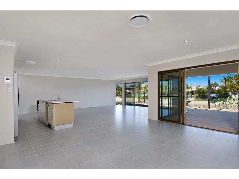 10 Meredith Dr, Broadbeach Waters QLD 4218