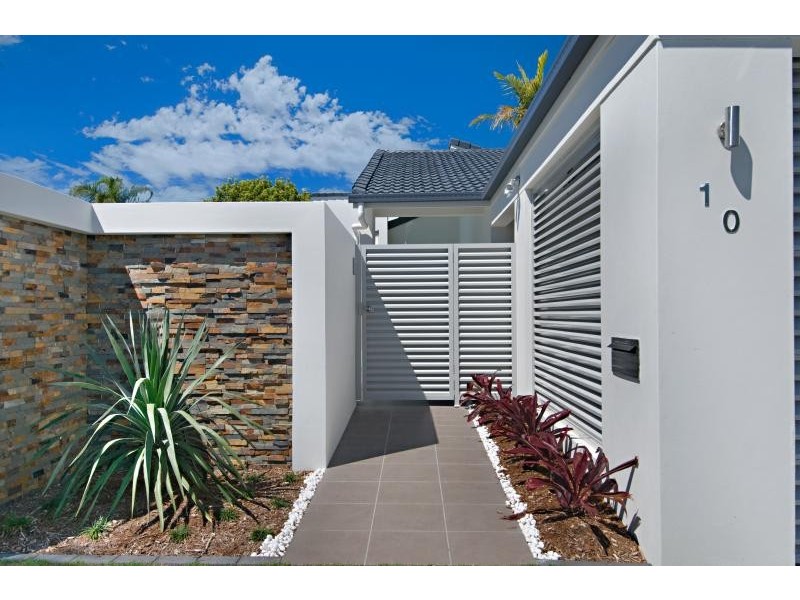 10 Meredith Dr, Broadbeach Waters QLD 4218