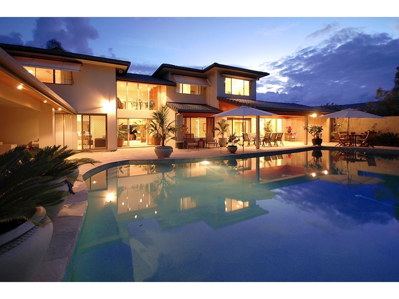 16 Park Avenue, Broadbeach Waters QLD 4218