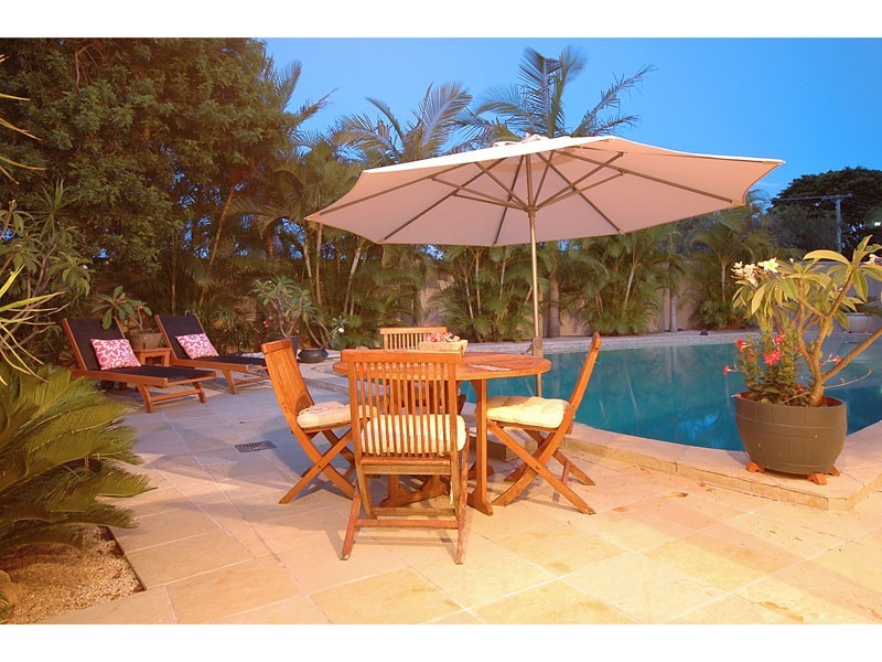 16 Park Avenue, Broadbeach Waters QLD 4218