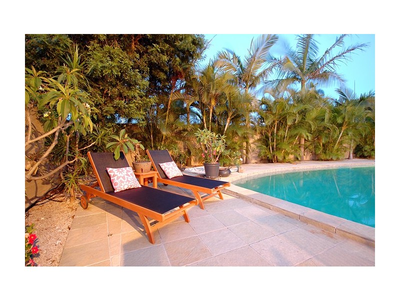 16 Park Avenue, Broadbeach Waters QLD 4218