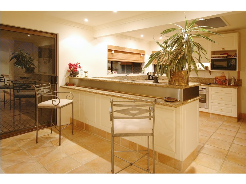 16 Park Avenue, Broadbeach Waters QLD 4218