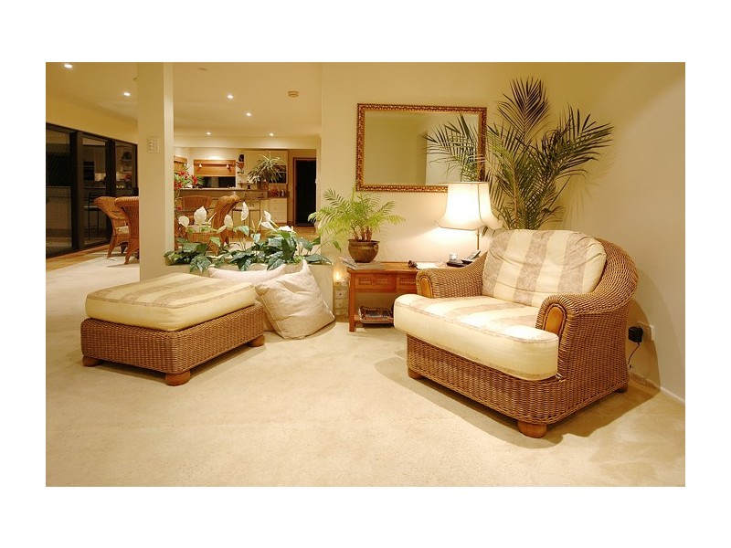 16 Park Avenue, Broadbeach Waters QLD 4218