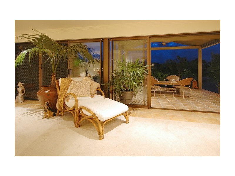 16 Park Avenue, Broadbeach Waters QLD 4218