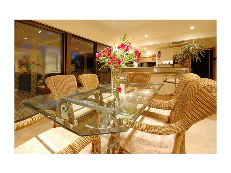 16 Park Avenue, Broadbeach Waters QLD 4218