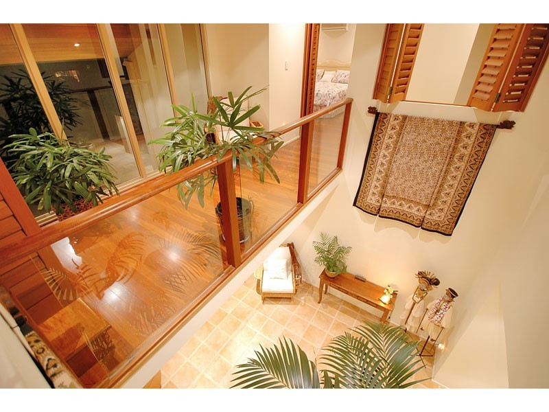 16 Park Avenue, Broadbeach Waters QLD 4218