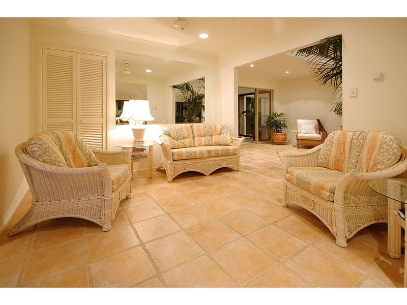 16 Park Avenue, Broadbeach Waters QLD 4218