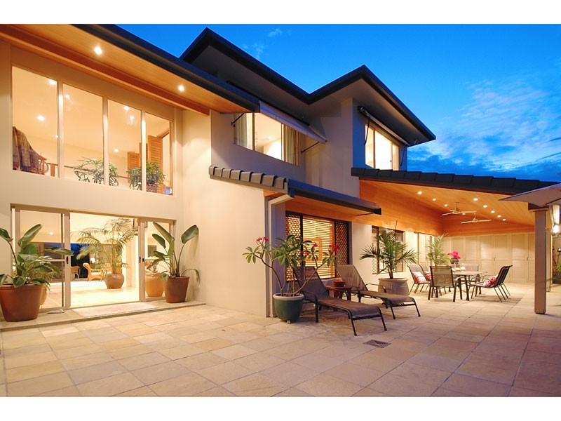 16 Park Avenue, Broadbeach Waters QLD 4218