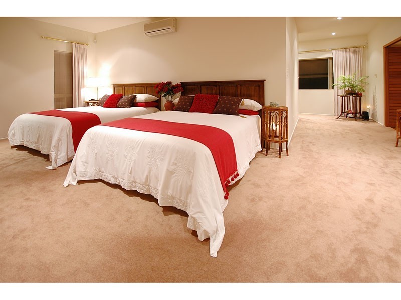 16 Park Avenue, Broadbeach Waters QLD 4218