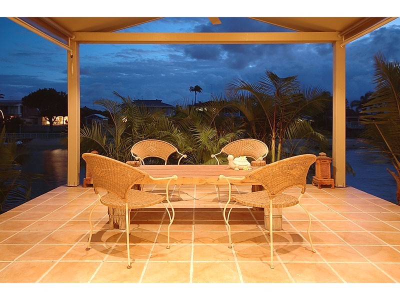 16 Park Avenue, Broadbeach Waters QLD 4218