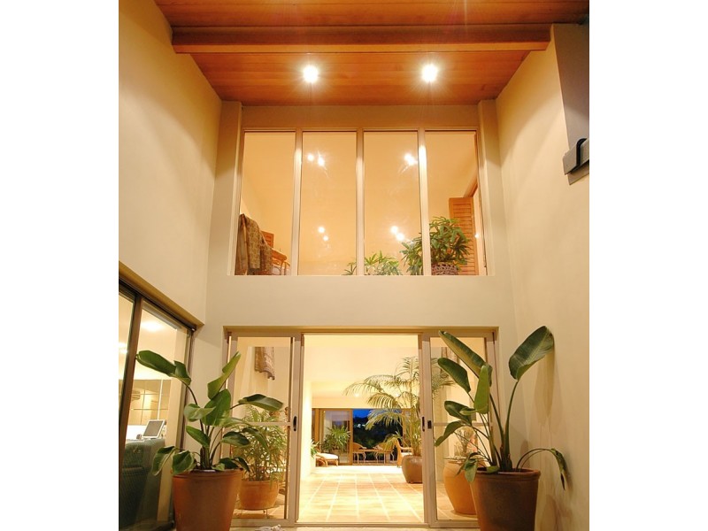 16 Park Avenue, Broadbeach Waters QLD 4218