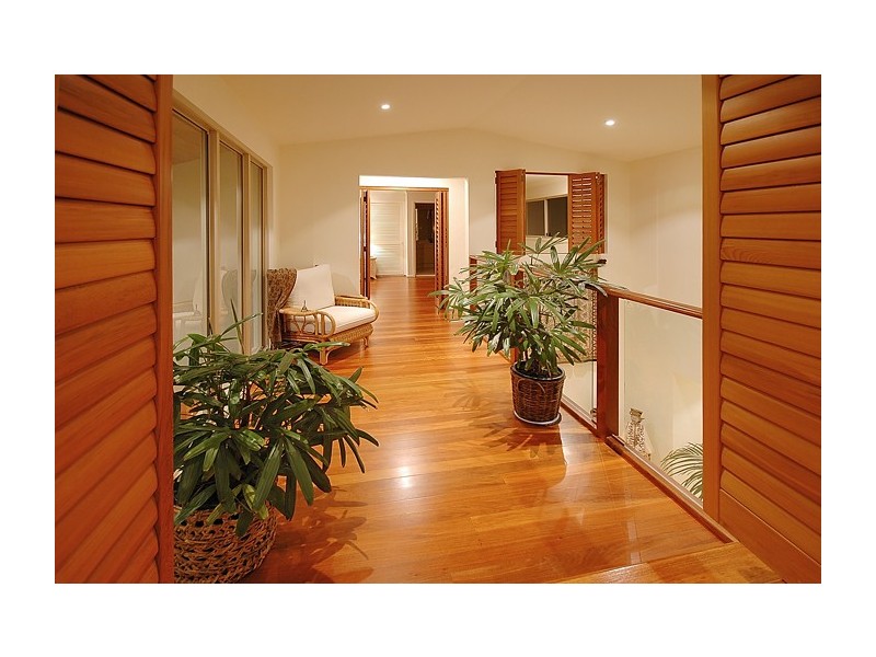 16 Park Avenue, Broadbeach Waters QLD 4218