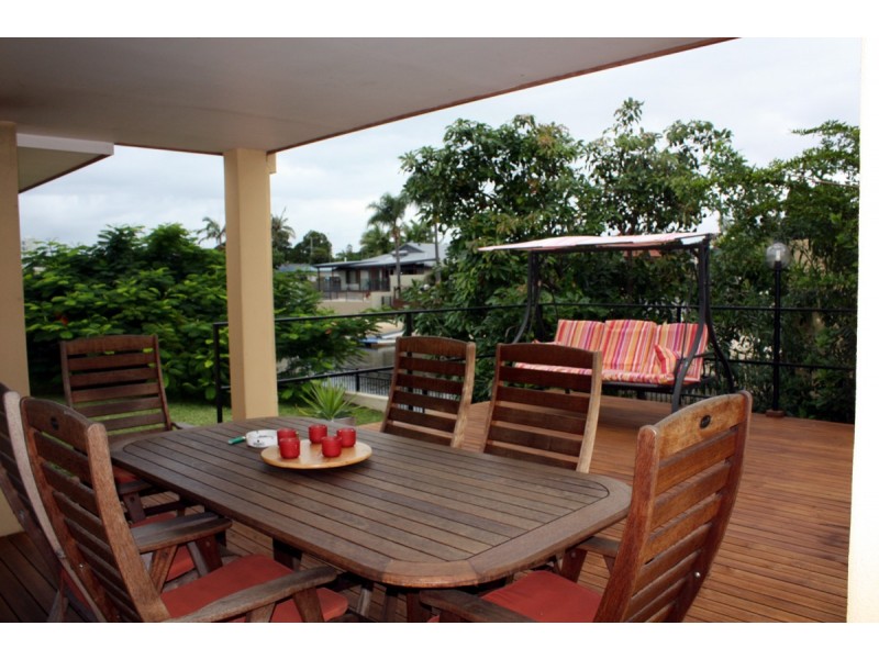 2 Monte Vista Ct, Broadbeach Waters QLD 4218