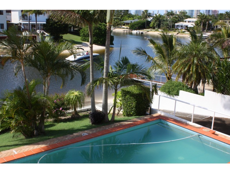 29 Andrea Avenue, Broadbeach Waters QLD 4218