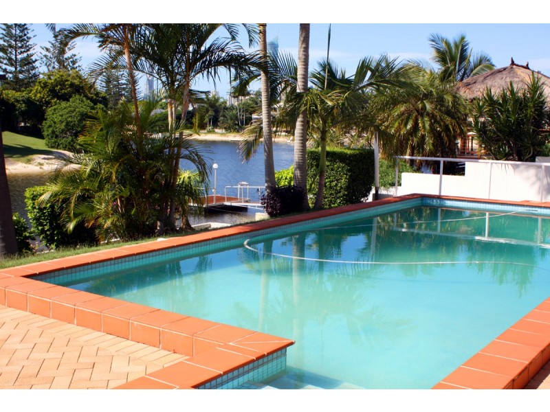 29 Andrea Avenue, Broadbeach Waters QLD 4218