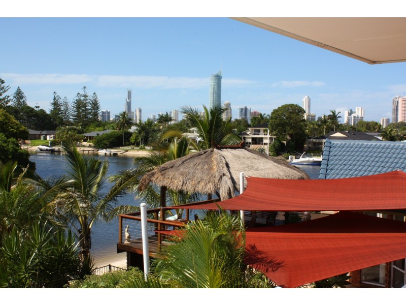 29 Andrea Avenue, Broadbeach Waters QLD 4218