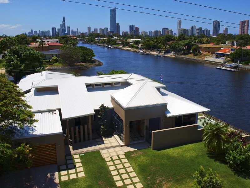 17 Meredith Dr, Broadbeach Waters QLD 4218